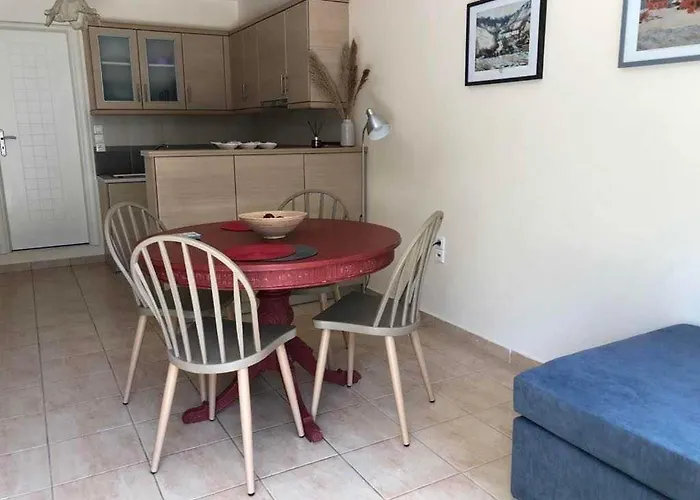 Eleni\'S Maisonette